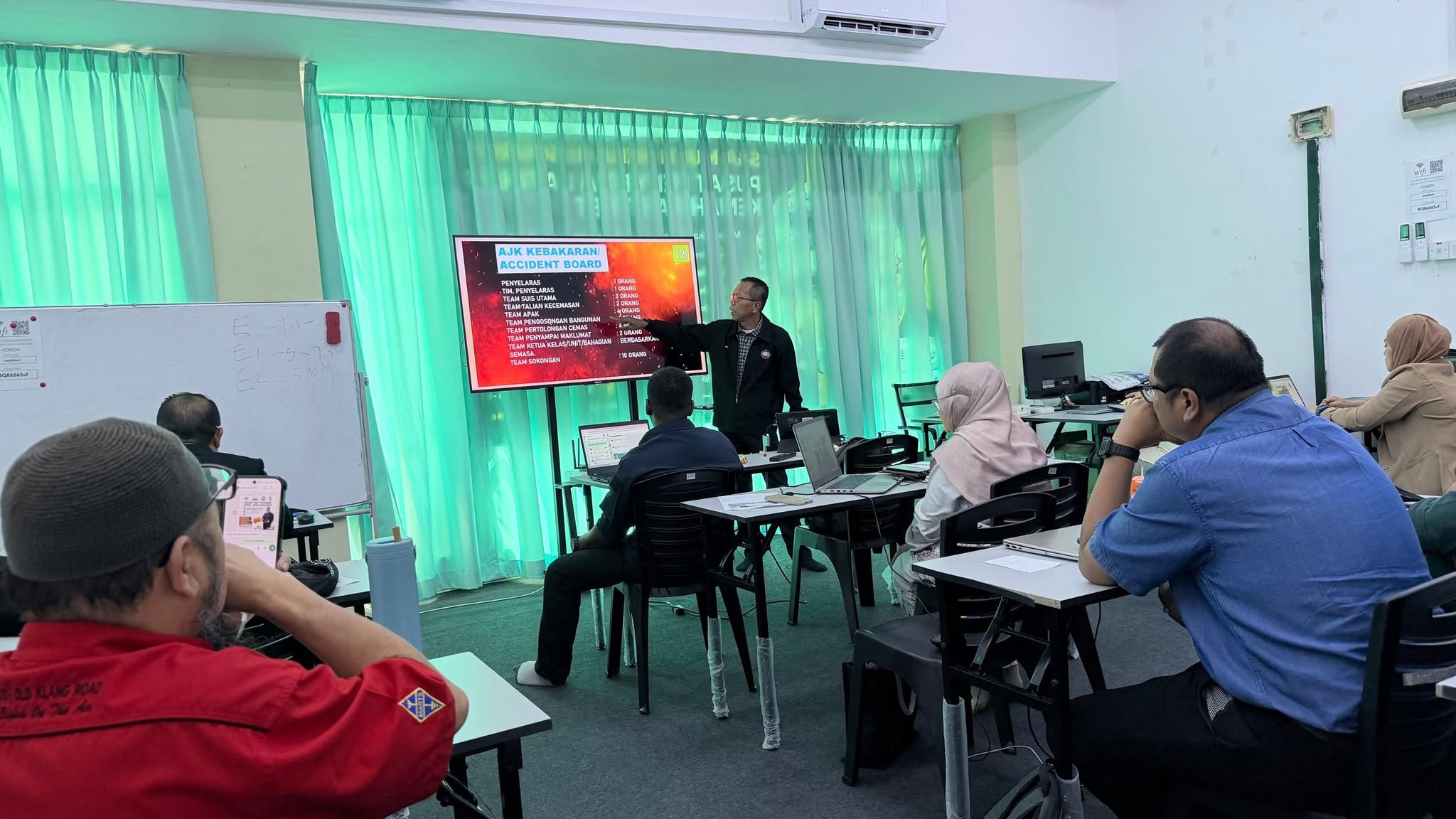 Penyampaian dan pembentangan kursus