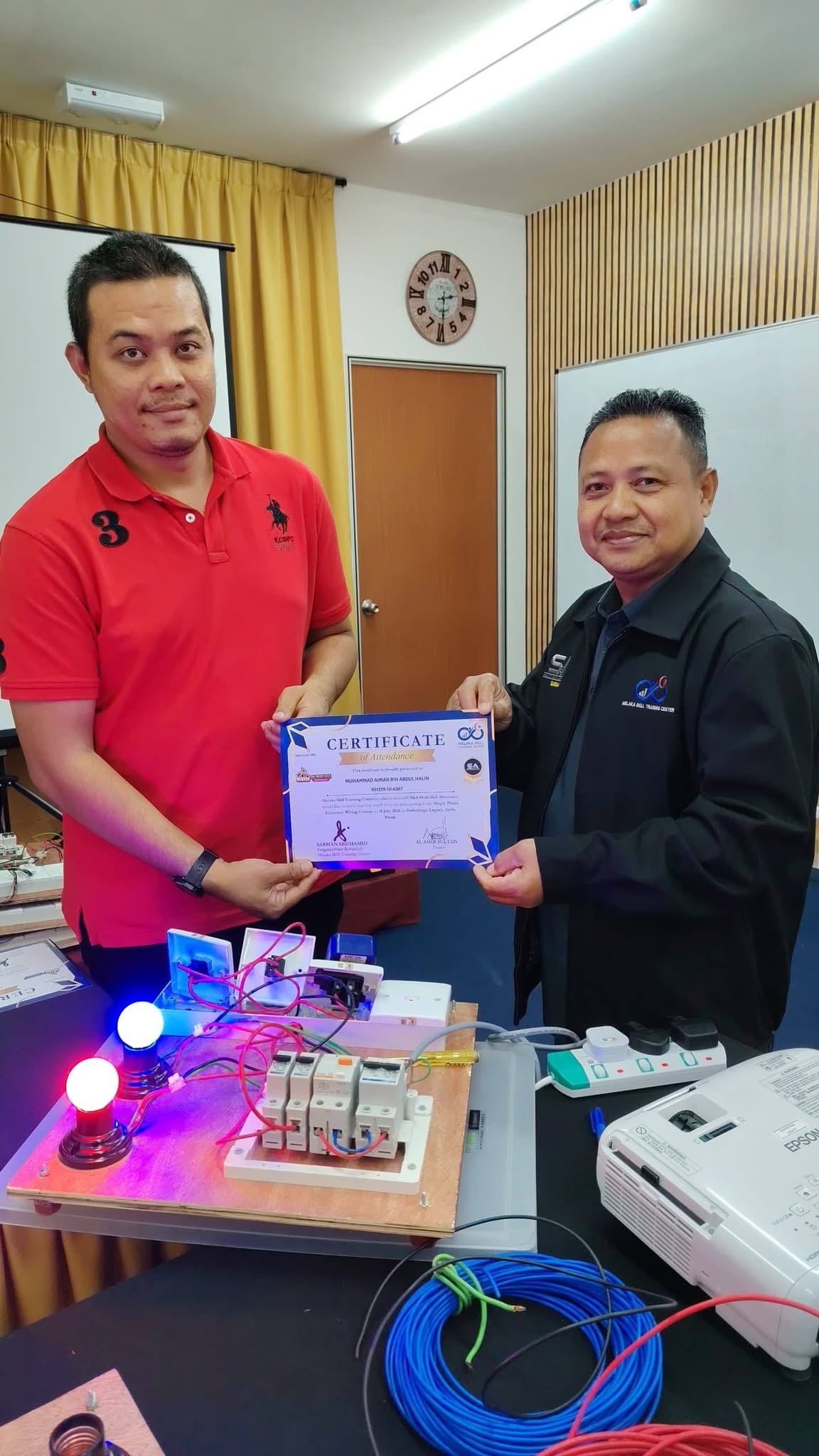 Penyampaian sijil latihan